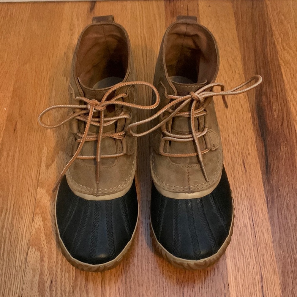 Sorel Tan and Black Winter Boots